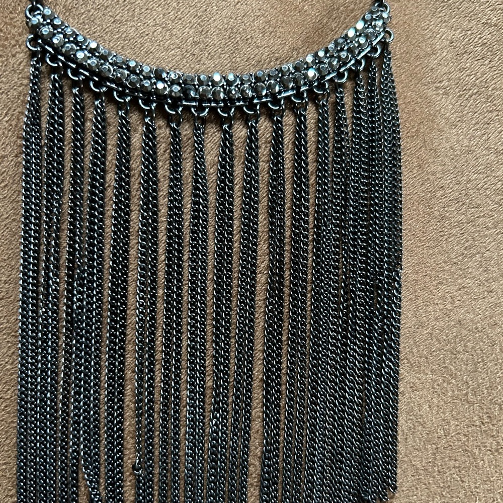 Necklace. Shiny accent.